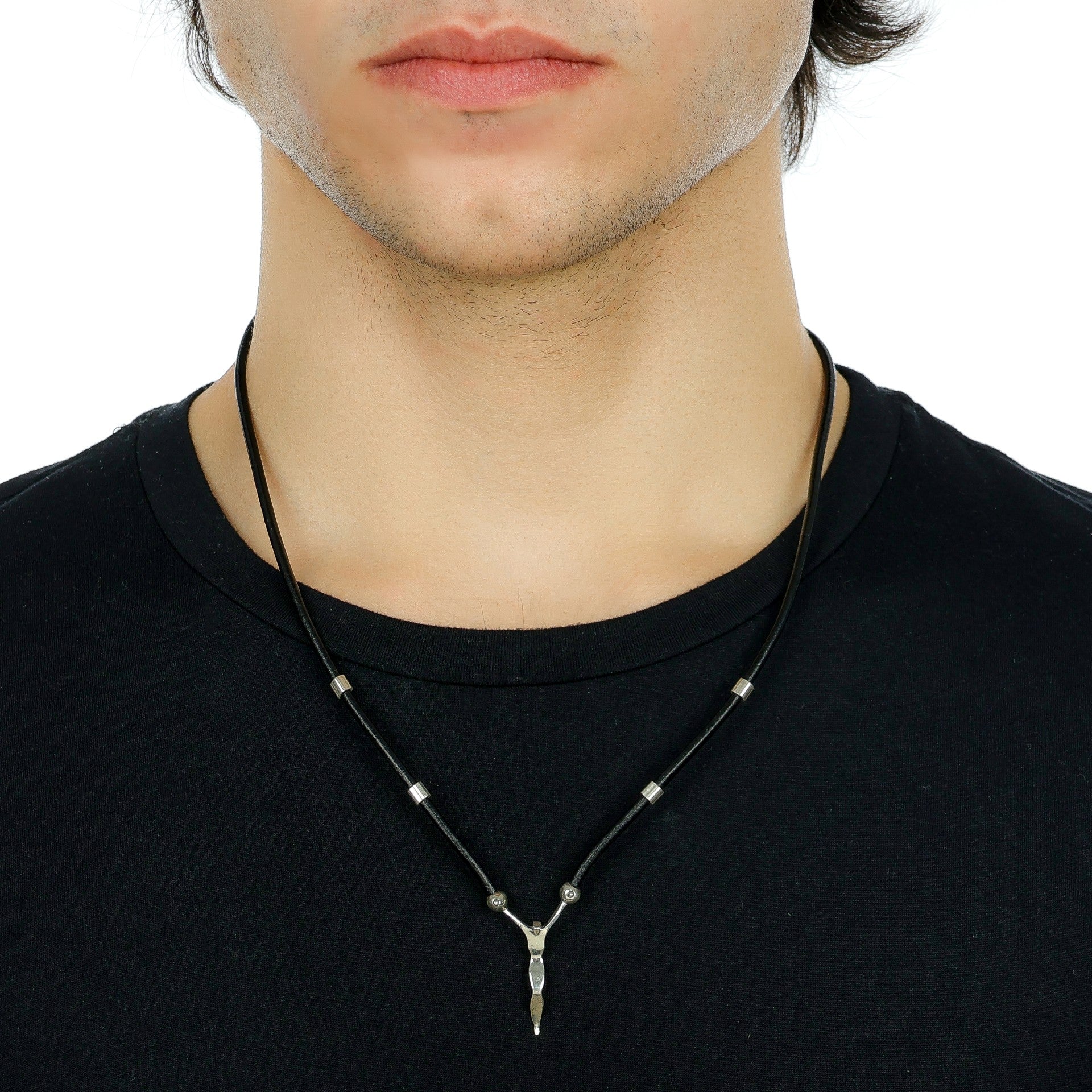 Colar de Couro com Cristo em Prata