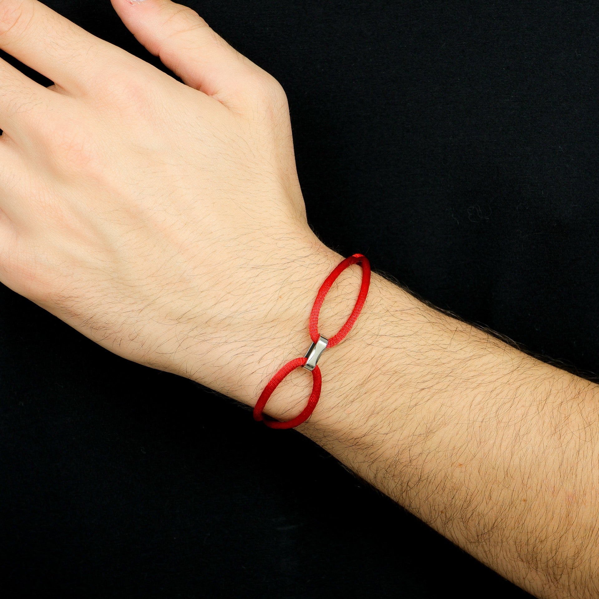 Pulseira Fios de Seda Laranja com Berloque de Aço