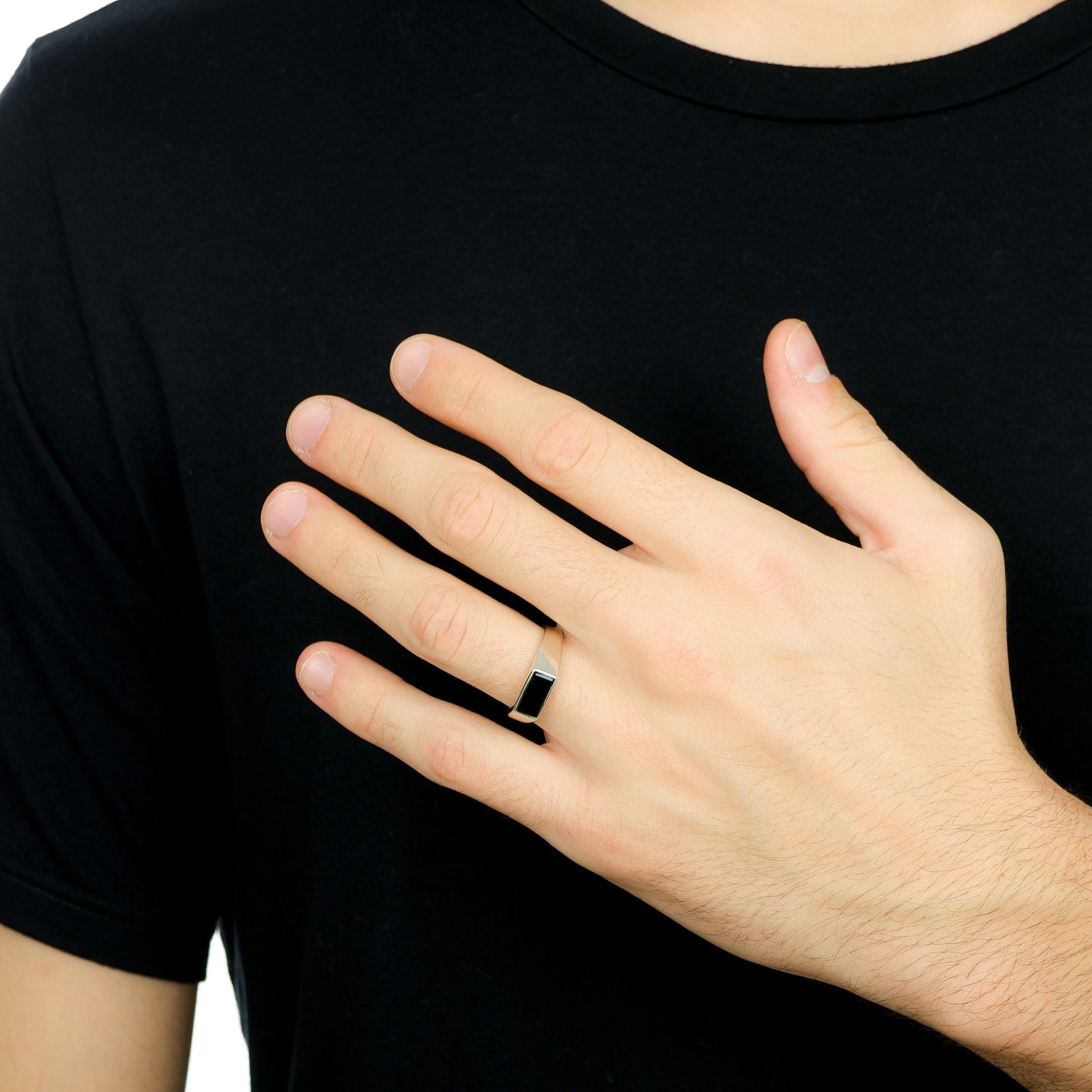 Anel de Prata com Ônix - Lapidação Esmeralda