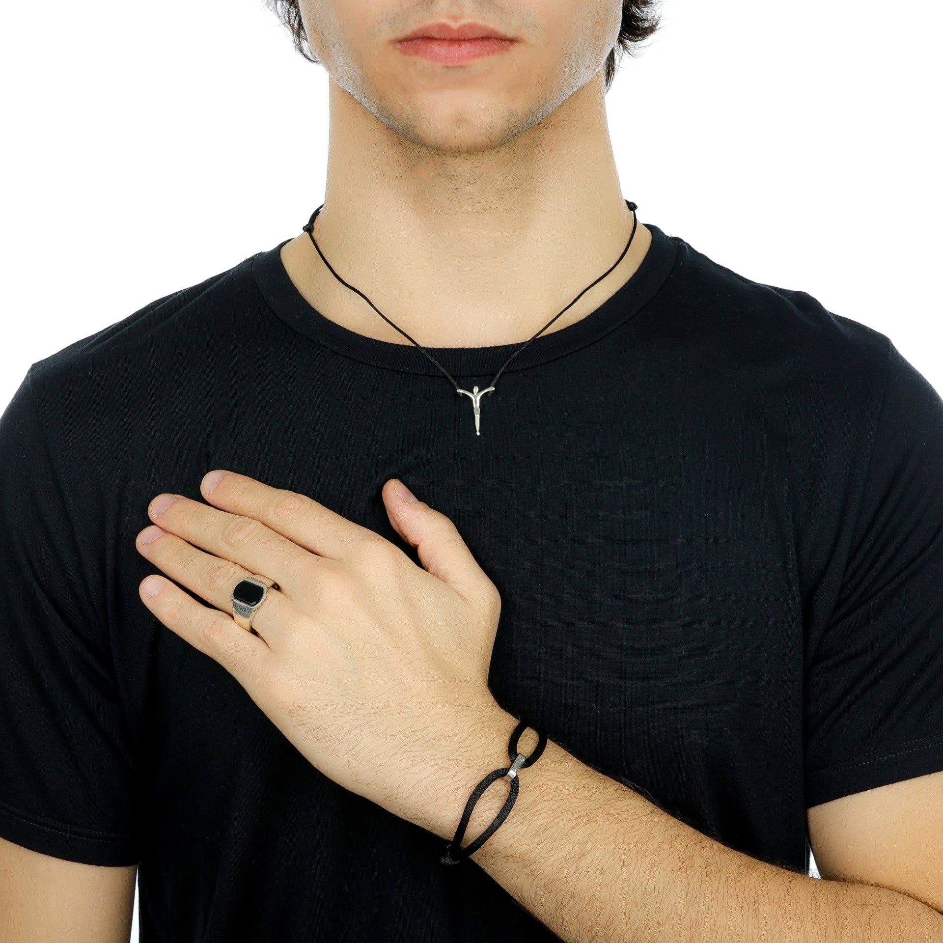 Pulseira Fios de Seda Preta com Berloque de Aço