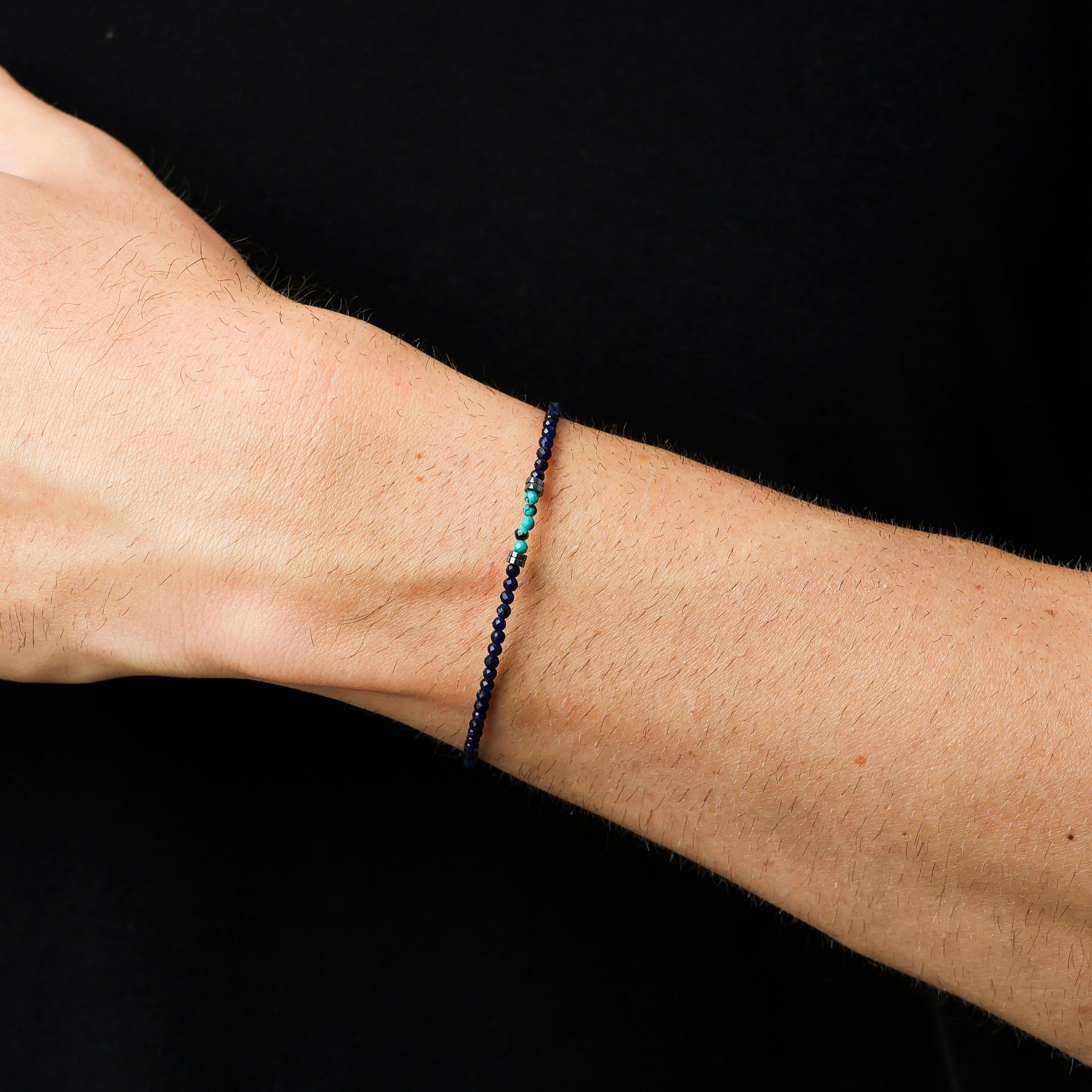 Pulseira Pedras Finas Lápis-lazúli, Howlita, Hematita e Prata 925