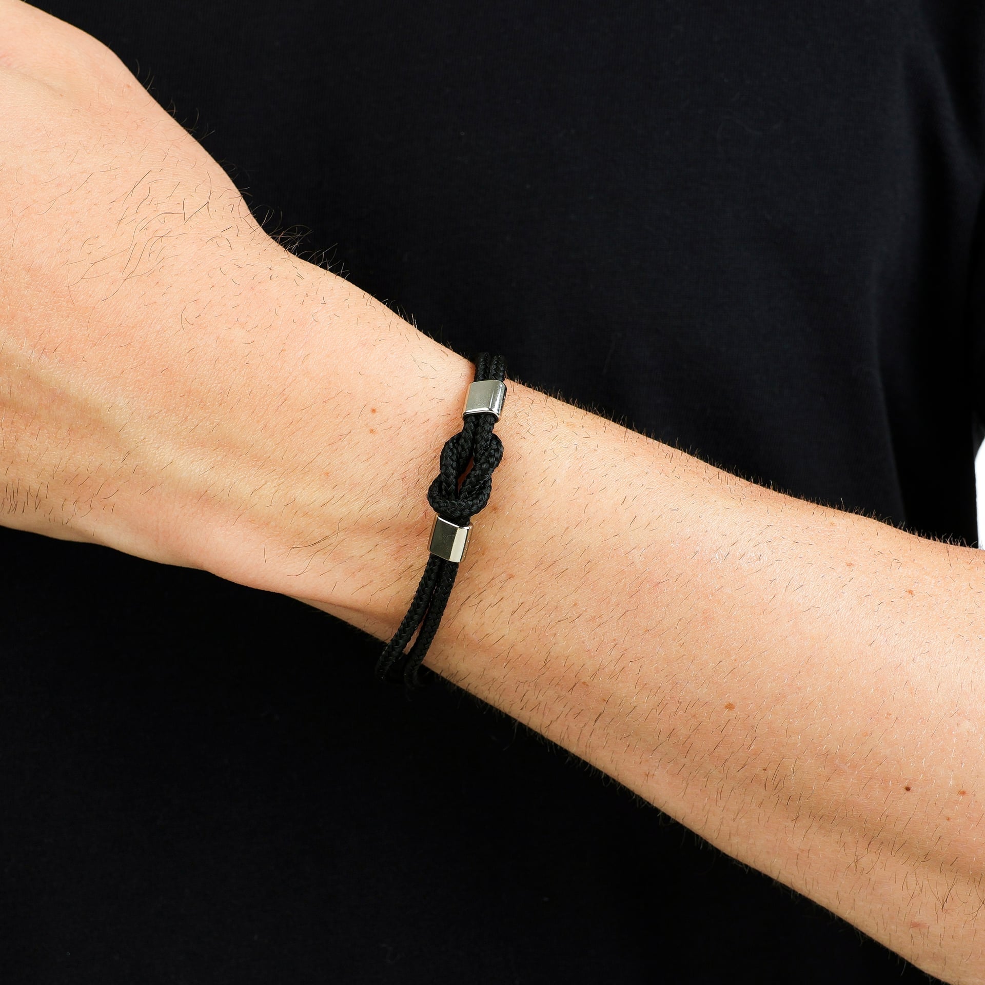 Pulseira Couro Preto Trançado com Nó