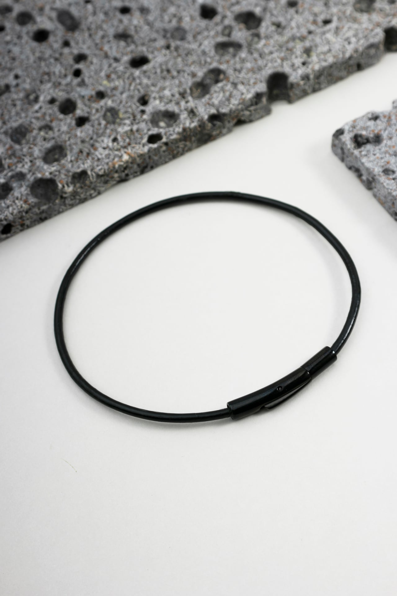 Pulsiera Silicone Preto com Fecho Preto