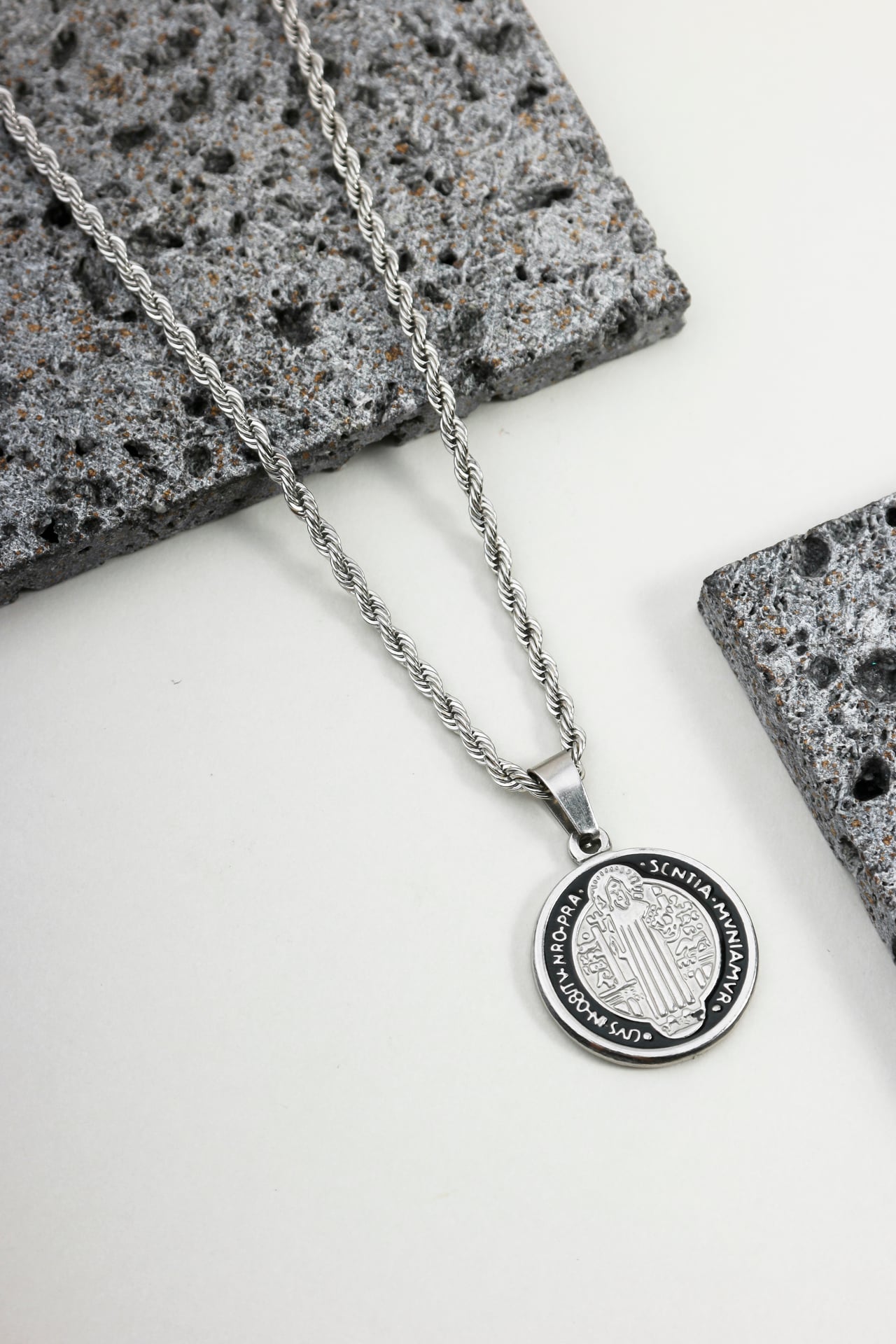 Colar de Aço Medalha São Bento Preta
