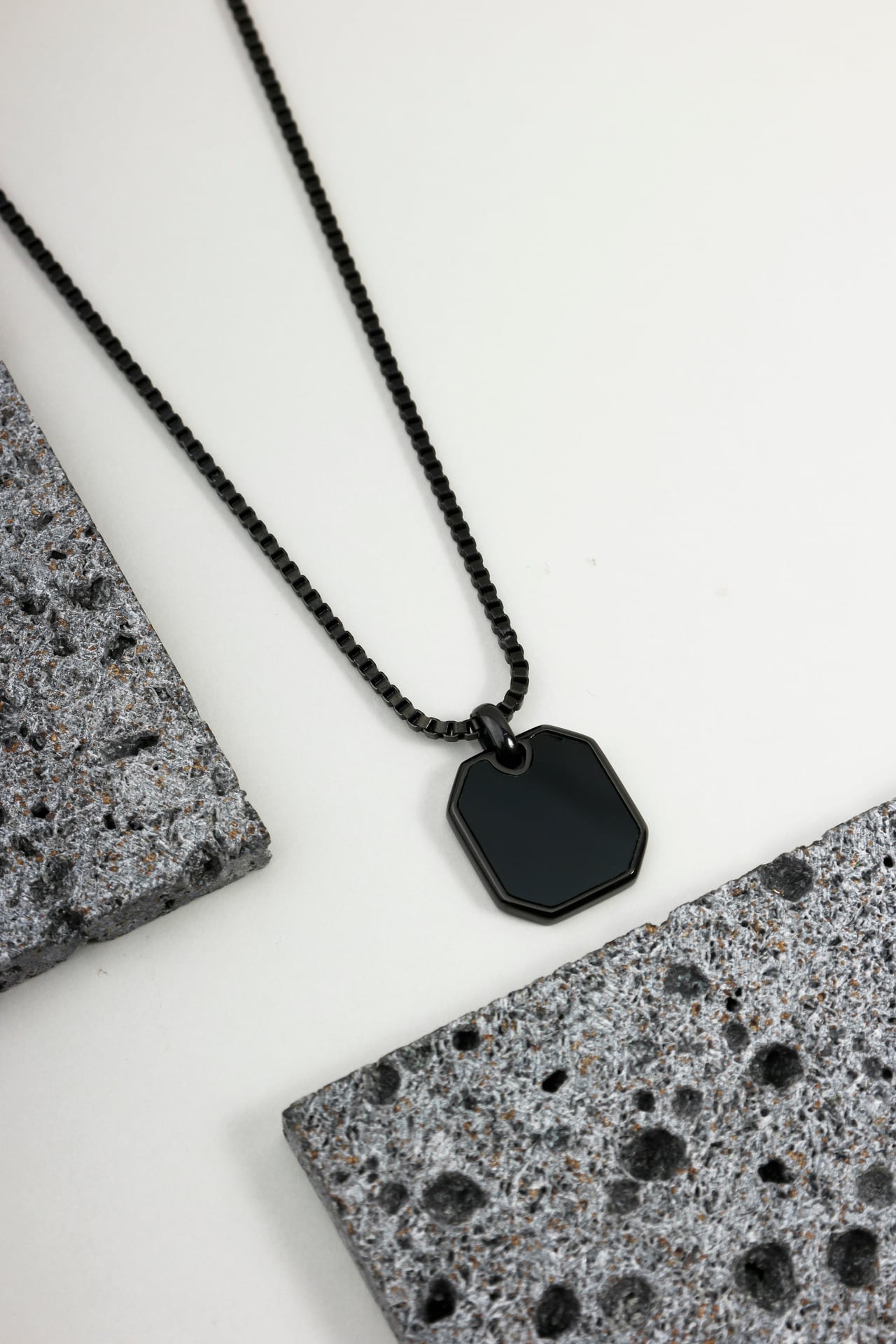Colar de Aço Octogonal Preto