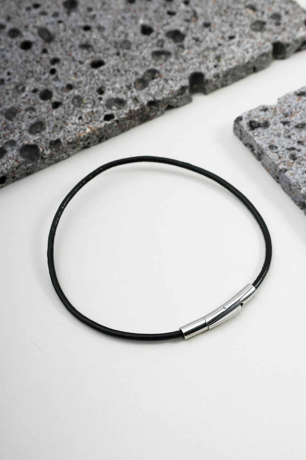 Pulseira Couro Preto Roliço