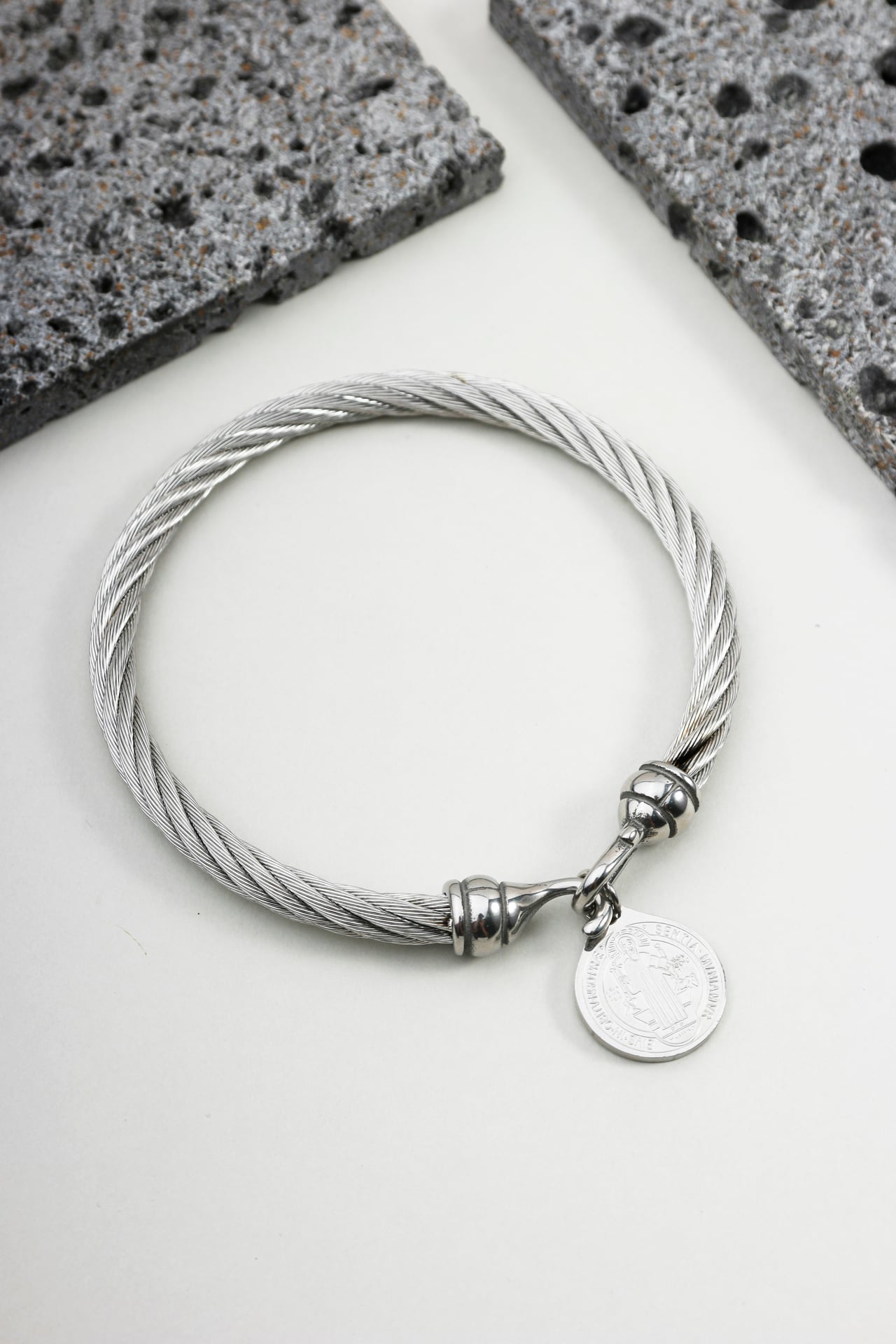 Bracelete Aço Torcido com Medalha São Bento
