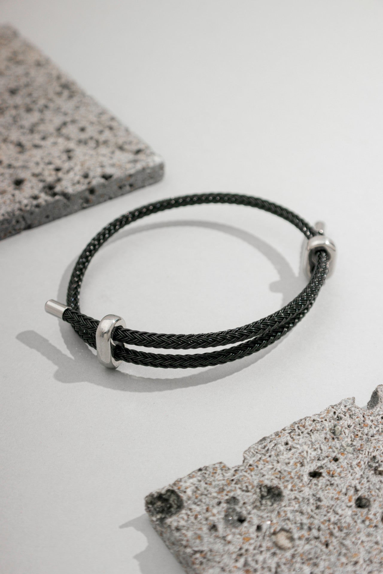 Pulseira Cabo de Aço Preto Ajustável