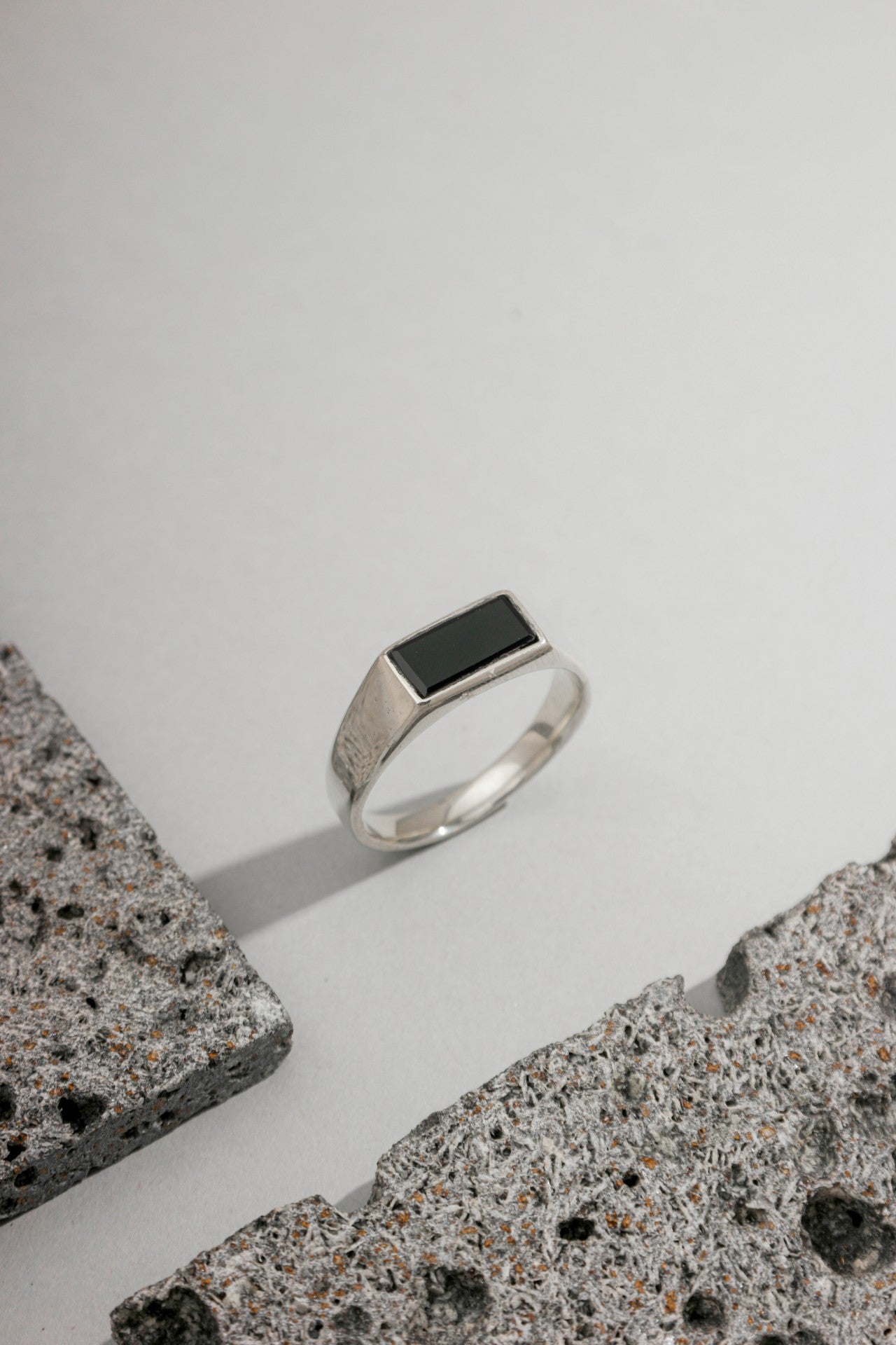 Anel de Prata com Ônix - Lapidação Esmeralda