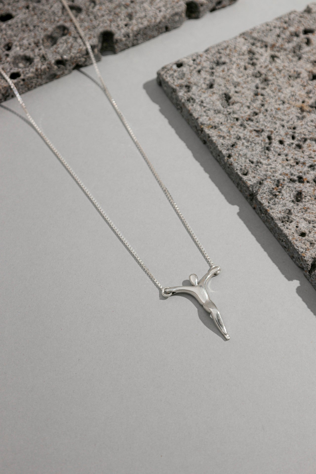 Colar de Prata Cristo Minimalista