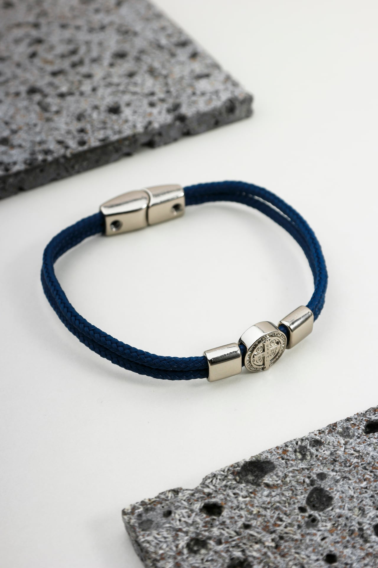 Pulseira Corda Náutica Azul com Medalha São Bento